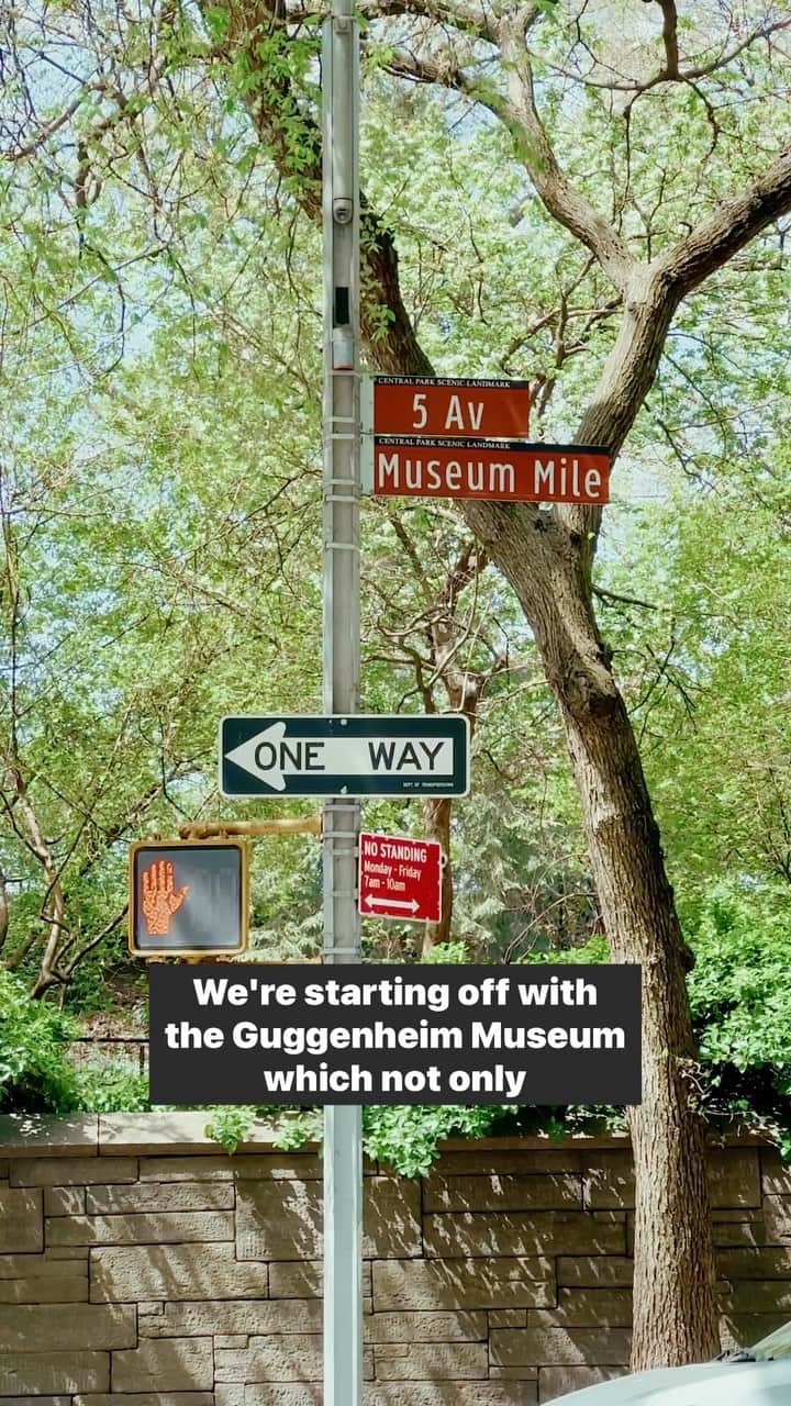 Lonely Planetのインスタグラム：「For art lovers, NYC’s Museum Mile — which includes faves like @guggenheim, @neuegalerieny and @metmuseum — is worth the trek 😍🎨 Just learn from our mistake and check the hours before you go ⏰ But as LP’s @maxdickson3 learned, even a day that doesn’t go as planned can still be a pretty good one in the city 🌆」