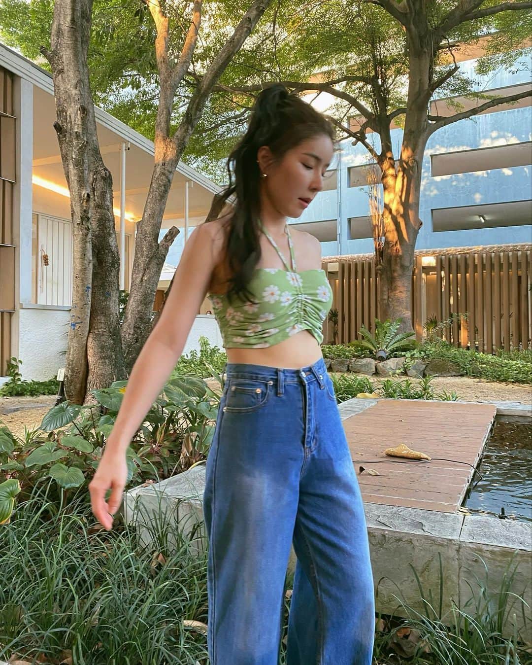 GYEON SEOのインスタグラム：「_* 🌼💚 . . ช่วยแนะนำ ร้านคาเฟ่ pet friendly  ที่สามารถนั่ง indoor ได้ที่ค่ะ ช่วงนี้ outdoor ไม่ไหวจริงๆ 🫠🫠」