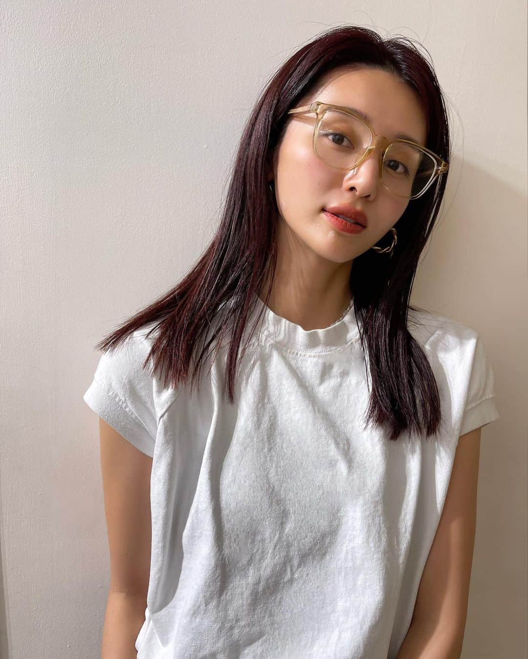 優木望未のインスタグラム：「🍇🍇  まず、黒から脱出してみた🐦‍⬛  久しぶりにコルギもへいけたのもあり 顔がクィッとなった感じが嬉しいなぁ。。🩵 @crysta_nagoya」