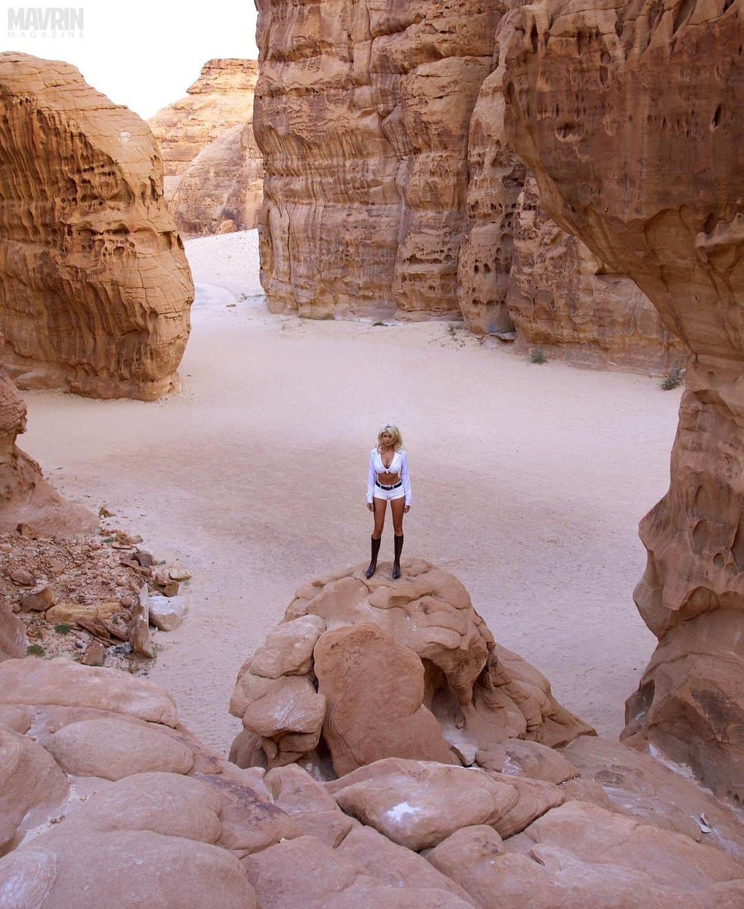 さんのインスタグラム写真 - (Instagram)「«Any road followed precisely to its end leads precisely nowhere. Climb the mountain just a little bit to test that it's a mountain. From the top of the mountain, you cannot see the mountain»  Frank Herbert, Dune  MUSE @natalee.007  📸 @mavrinstudios x @iamshalyapin x @cosmos_ph  style: @irina_dreyt  prod: @a_mavrin  for @mavrinmag   for your modeling profiles @mavrin_models | @mmodels_agency | @mavrin_scout」5月10日 0時37分 - mavrin