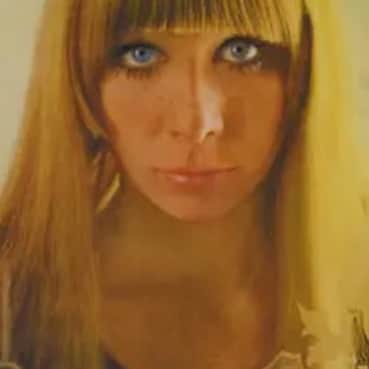 Eliana Michaelichin Bezerraのインスタグラム：「Brilhantemente original, irreverente, inspiradora, gigante. Descanse em paz rainha. Meus profundos sentimentos.」