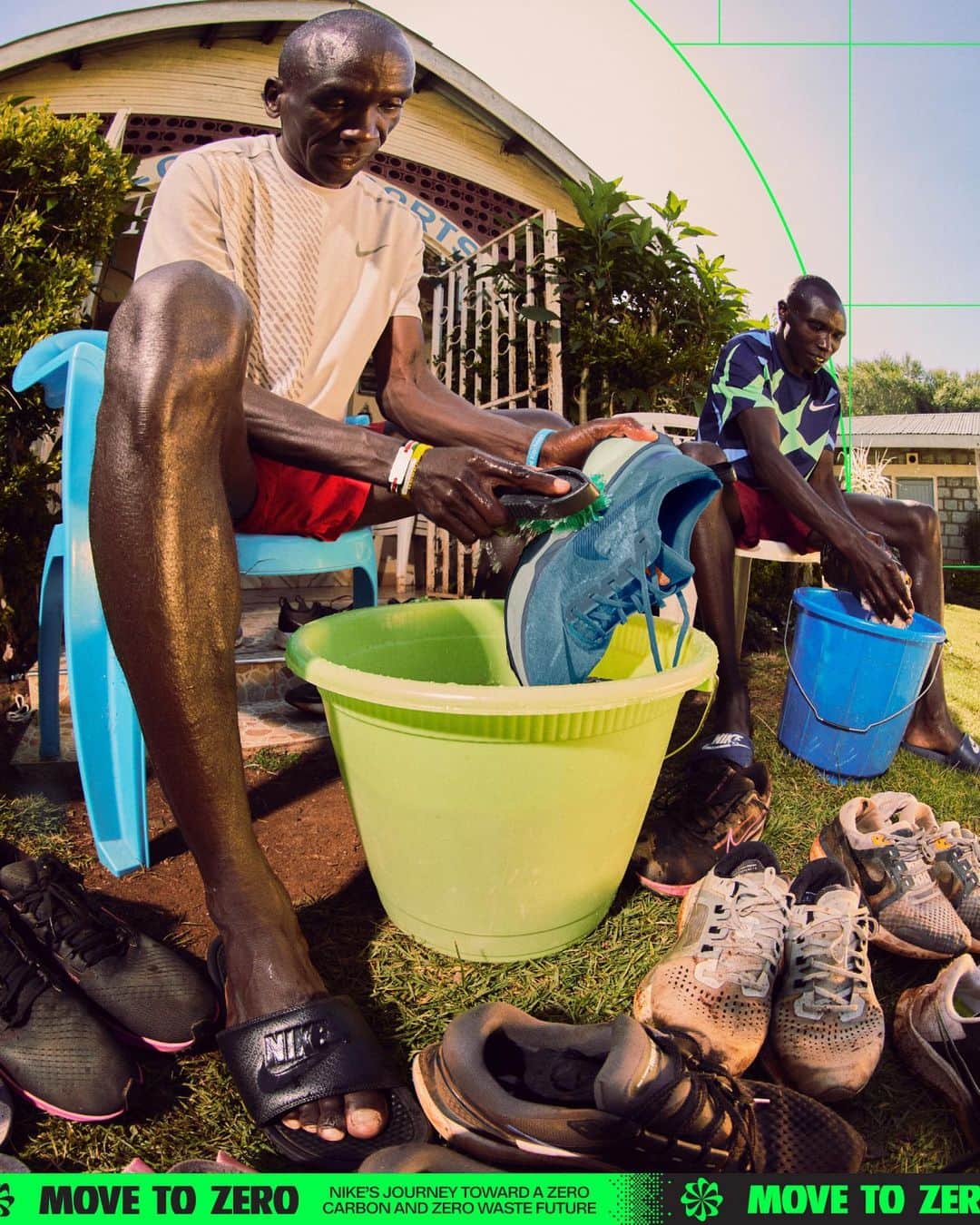 NIKEさんのインスタグラム写真 - (NIKEInstagram)「Eliud ends each run with a simple ritual. He cleans his shoes. It’s his show of respect for the planet. “The only option is to take care of the world, because this is our only home,” he explains.    Join @kipchogeeliud and take the #MoveToZeroChallenge. Dig out your old gear and Refresh, Rethink or Recycle.    GET ‘EM BACK IN THE GAME 🌍♻️」5月10日 1時00分 - nike