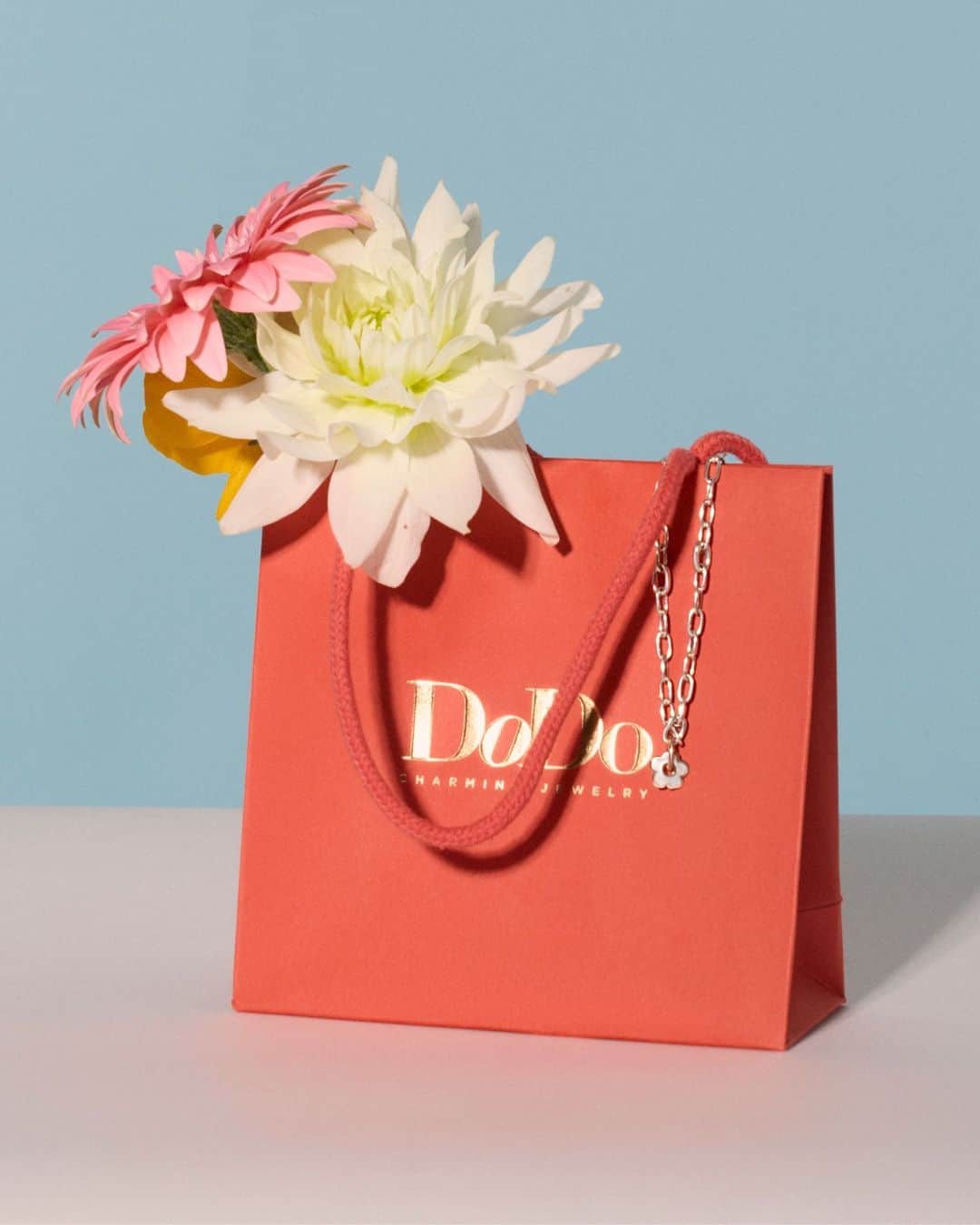 ドドさんのインスタグラム写真 - (ドドInstagram)「Mother's Day is right around the corner! Find the perfect gift for her with DoDo's fresh jewel selection at dodo.it​⁣ ​⁣ #MothersDay​⁣ #DoDoJewels」5月10日 1時00分 - dodojewels