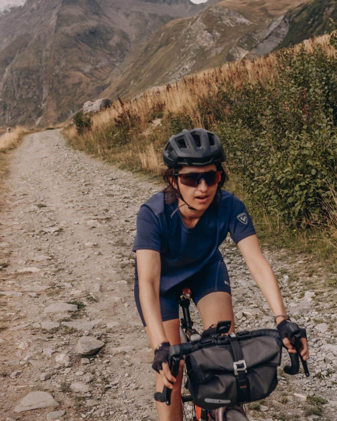 ロシニョールさんのインスタグラム写真 - (ロシニョールInstagram)「Une semaine dans les Alpes tarentaises pour tester les produits de la gamme randonnée de chez @rossignol #collab . A week in the French Alps to test hiking line from @rossignol . #leicaq #alpes #frenchalps #bourgsaintmaurice #hiking #cyclingtheworld」5月10日 1時00分 - rossignol