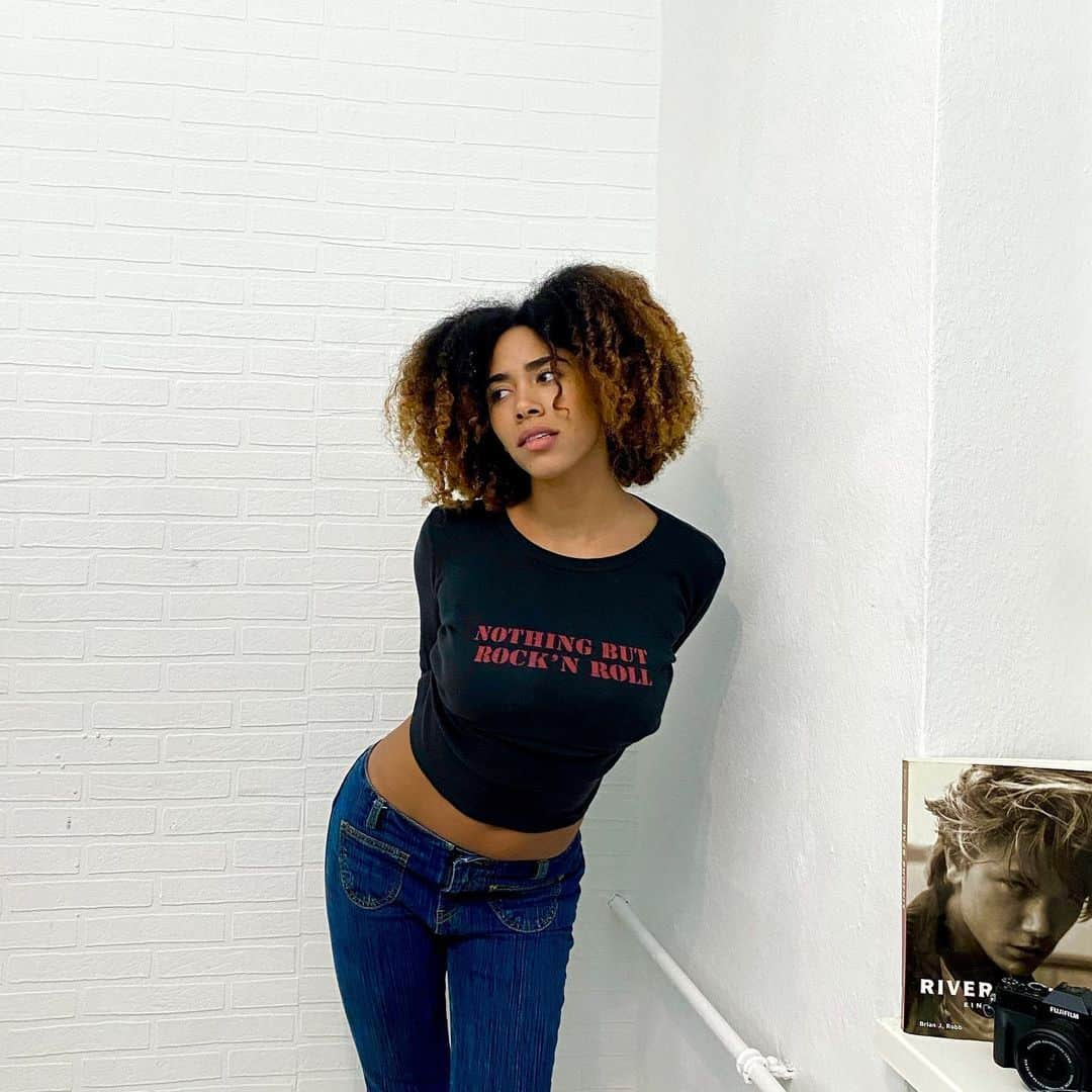 Herizen Guardiolaさんのインスタグラム写真 - (Herizen GuardiolaInstagram)「Give a dog a bone💋」5月10日 11時54分 - herizen_fawn