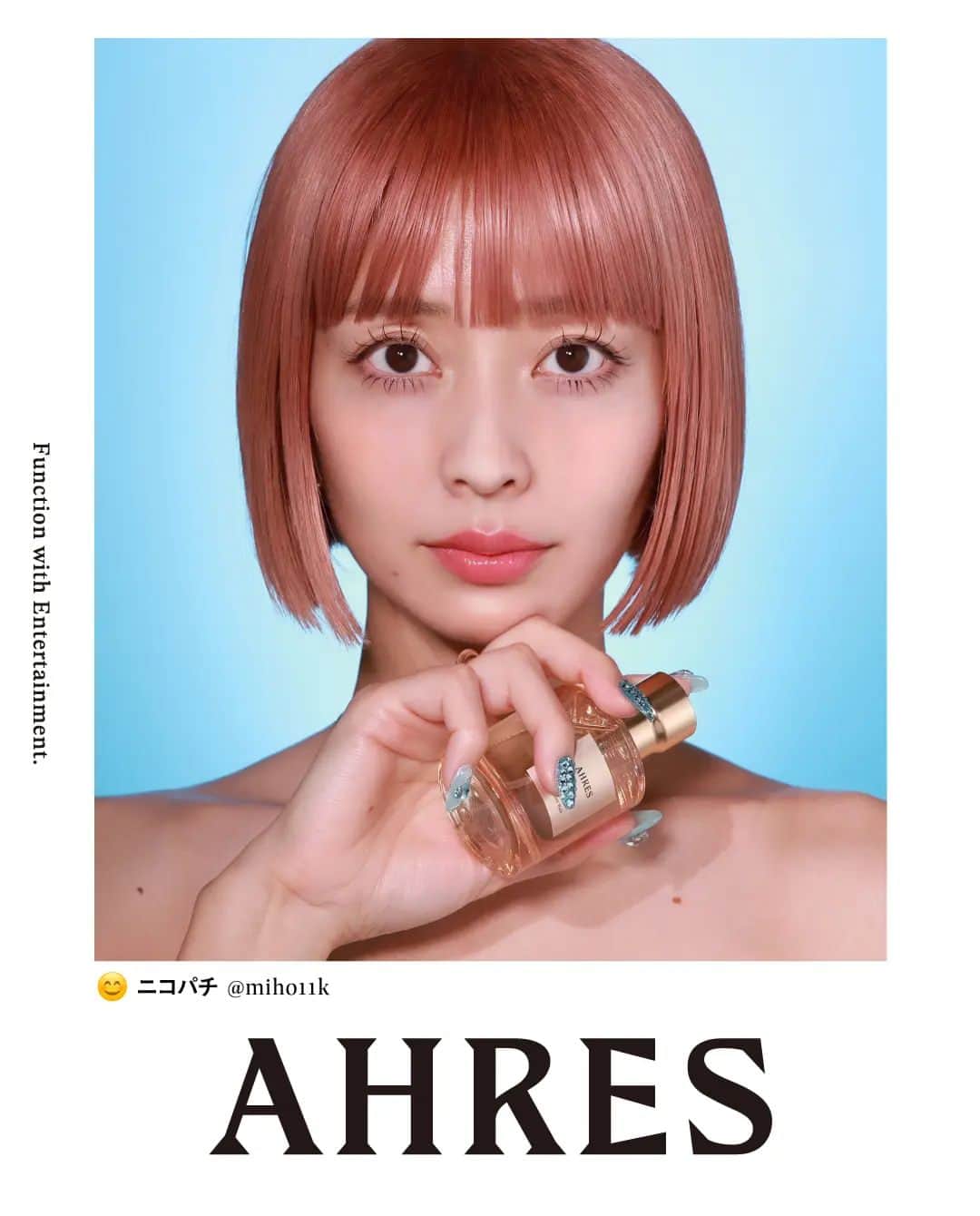 梅村実帆のインスタグラム：「． 😊っと、📸っと、ニコパチ。  @miho11k ×AHRES  Sound Skin Perfume Blossom Walk〈Fragrance〉 #ブロッサムウォーク  ローズ、カシス、ムスクをベースにしたフローラルムスクの香り。  @miho11k のLikeポイント 毎日つけても飽きない、テンションの上がる香り🎀  #ニコパチ #NICOPACHI #サウンドスキンパフューム #umemuramiho #アーレス #AHRES #フレグランス #perfume #香水」