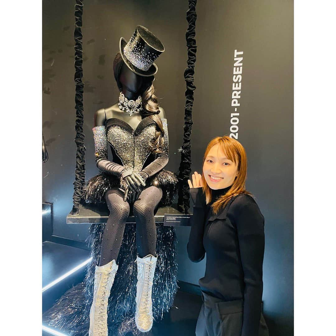 望海風斗さんのインスタグラム写真 - (望海風斗Instagram)「🗽 #NY #Broadway ⁡ #MuseumofBroadway #ブロードウェイ博物館 去年出来たばかり！ ミュージカル好きの方には堪らないミュージアム‼︎ タイムズスクエアのすぐ近くにあるので、観劇前やマチソワ間に寄ることも可能です。 ⁡ Broadwayの歴史、上演されたミュージカルの資料、実際の衣装、セット、貴重な小道具やアクセサリー、舞台裏…などなど、とにかく1日いても飽きないくらいのお宝が沢山ありました🤩 ⁡ ⁡写真はその中のほんの一部ですが… #サティーンの衣装 #セットで遊べる #cabaret  #company  #宝塚でもよく出てくる #ジーグフェルドフォーリーズ #ziegfeldfollies #ウエストサイドストーリー #トニーの衣装 #オペラ座の怪人 #上演回数分のクリスタルの中から浮かぶ仮面✨ #写真撮り放題 #お宝だらけ」5月10日 10時33分 - nozomifuto_official