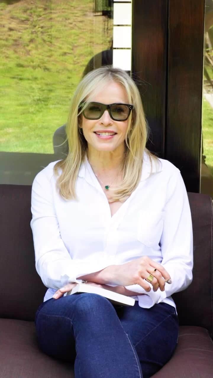 チェルシー・ハンドラーのインスタグラム：「Giving off Richard Belzer vibes.」