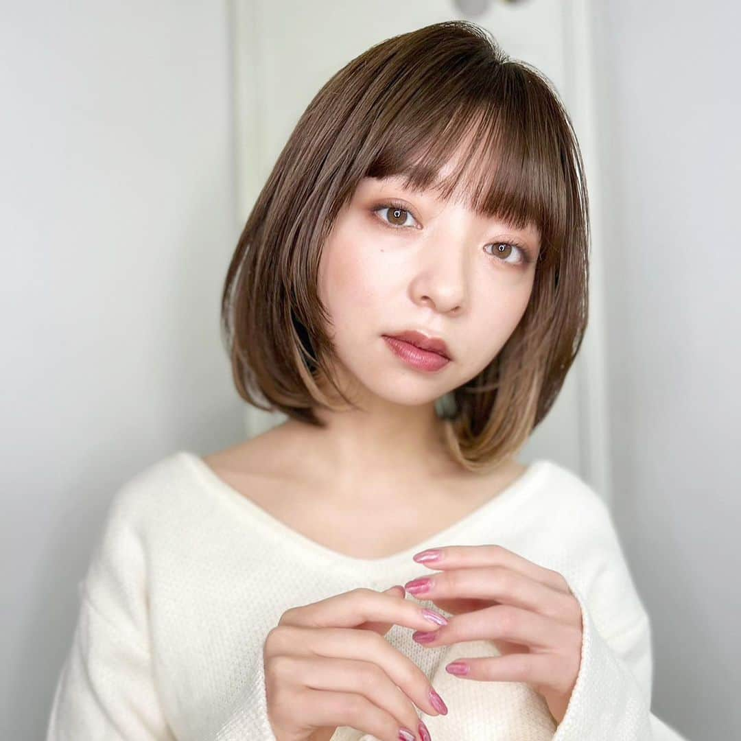 浦和の美容室、美容院｜COVER HAIRカバーヘアーさんのインスタグラム写真 - (浦和の美容室、美容院｜COVER HAIRカバーヘアーInstagram)「. 見て頂きありがとうございます💕 来ていただいたお客様を綺麗にしたい一心で、なりたいデザインにお手伝いさせていただいております✂ . 美容師選びどうやって選んでますか？😳 値段？？なんとなく？？近いから？？ どれも間違えてないと思います！ . . 声を大にして言いたいこと！！ ヘアスタイルで人生は変わります🥺💕 自分に自信がついて、周りに褒められて 仕事や学校で上手くいく、そして笑顔になれるお客様を沢山見させていただきました☺️✂ . 【悩んでる方へ】 ・ボブやショートボブが得意です◎ ・家でもできるスタイリング方法お伝えします◎ ・可愛くします◎ ・広がりを収めます◎ . 【カット】 自分で再現できるカットをしています！ 乾かすだけでもまとまる可愛い💕 お家でスタイリングしやすいを心がけています！ . . @coverhair_official @coverhair_recruit @lupin_1969  . . #美容師 #美容室 #ボブ #ショート #ショートボブ #埼玉 #ショートヘア #切りっぱなしボブ #ボブヘアー #大人ショート #前下がりショート #30代ヘアスタイル #耳掛けショート #埼玉美容室 #ハンサムショート女子 #20代ヘアスタイル #結べるボブ #ボブショート #埼玉美容師 #ハンサムボブ #大宮ショート #浦和ショート #埼玉ボブ #埼玉ショート #埼玉ショートボブ #大宮ボブ #大宮ショートボブ #浦和ボブ #川口ショート #川口ボブ」5月17日 19時00分 - coverhair