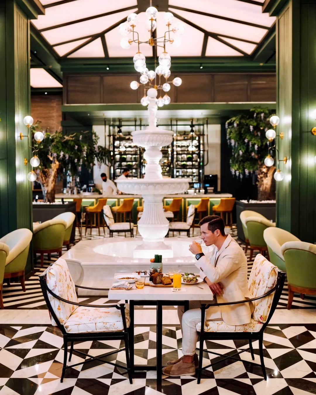 リッツ・カールトンのインスタグラム：「Treat yourself to moments of garden-inspired glamour at The Ritz-Carlton, #Amman.」