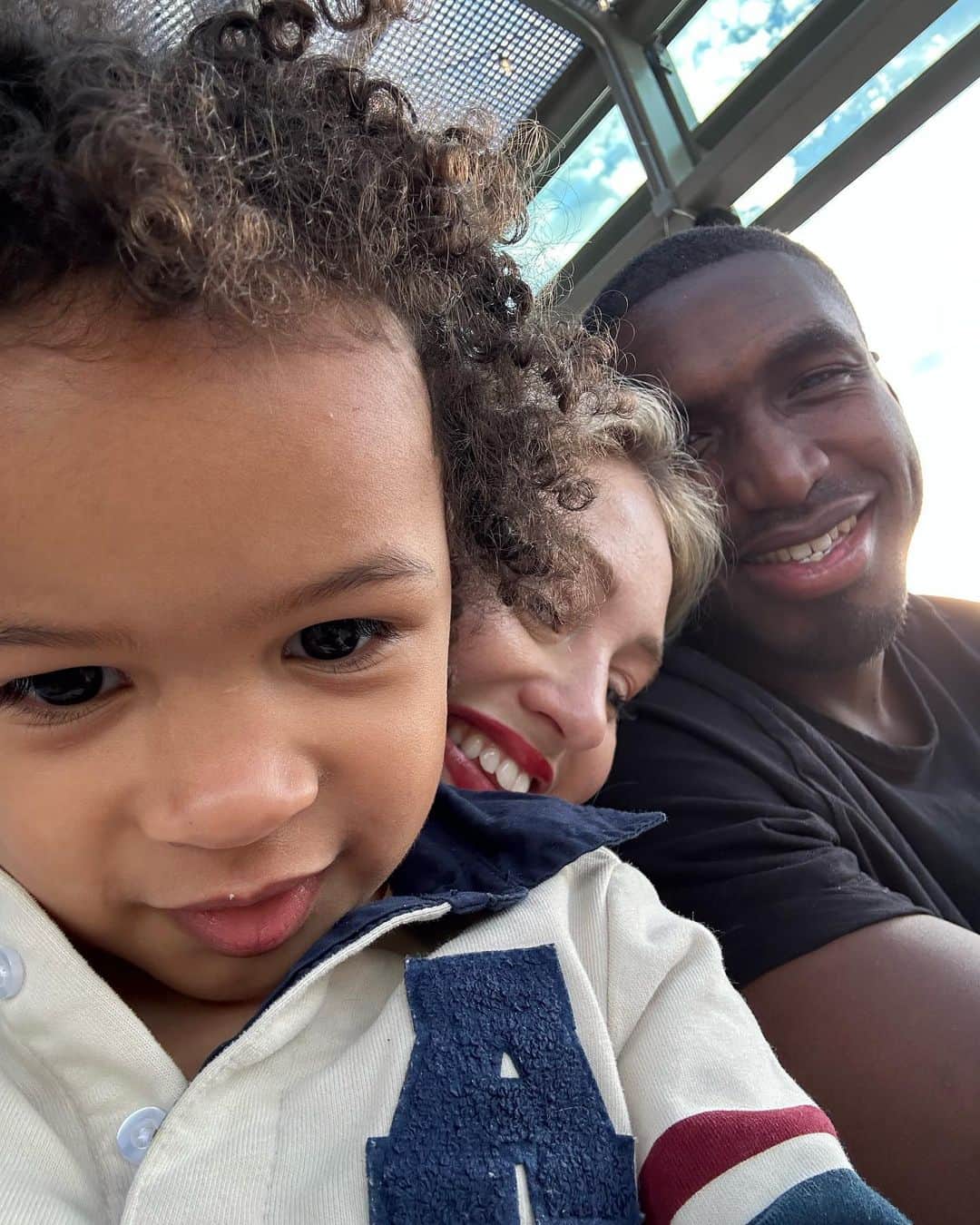 イスクラ・ローレンスのインスタグラム：「My babies first selfies… he was so proud of himself 🥹🥹🥹」