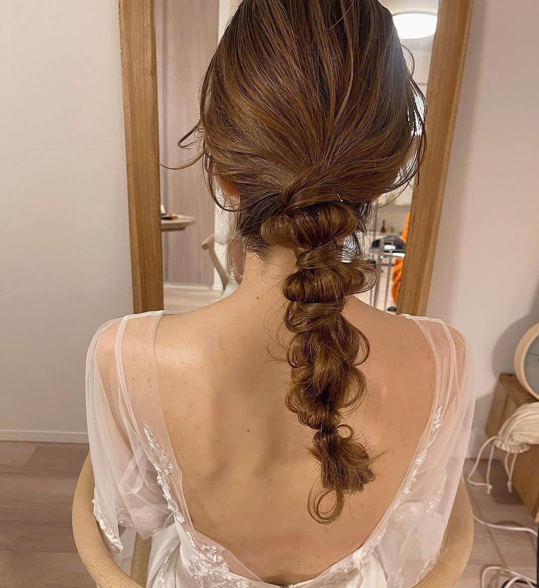 sakincho1028のインスタグラム：「hair arrange🌼  ブライダルヘアもお呼ばれヘアもお任せください🍒  #sakinchohair  #hairarrange#hair#arrange#hairset#ヘアアレンジ#アレンジ#ヘアセット#豊橋#美容室#豊橋美容室#結婚式#ブライダル#ヘアメイク#メイク#花嫁#フォトウェディング#前撮り#ウェディングフォト#出張ヘアメイク#ブライダルヘア#ウェディングヘア#花嫁ヘア」