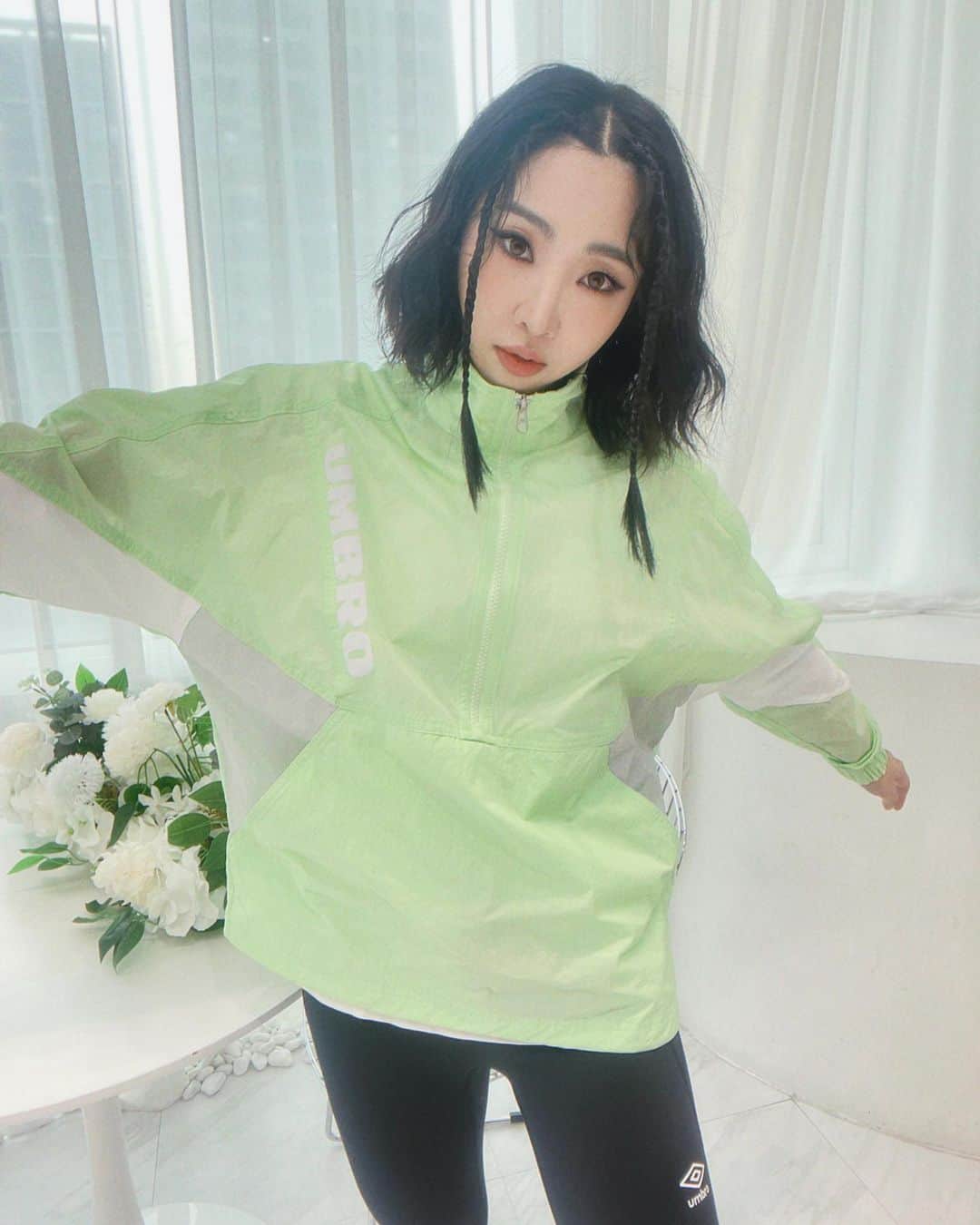 コン・ミンジのインスタグラム：「FC탑걸 홧팅입니다이!!💚🔥 오늘밤도 본방사수 고고—⚽️ 봐주실꺼죠오?↗️ 날아봅시다이🚀」