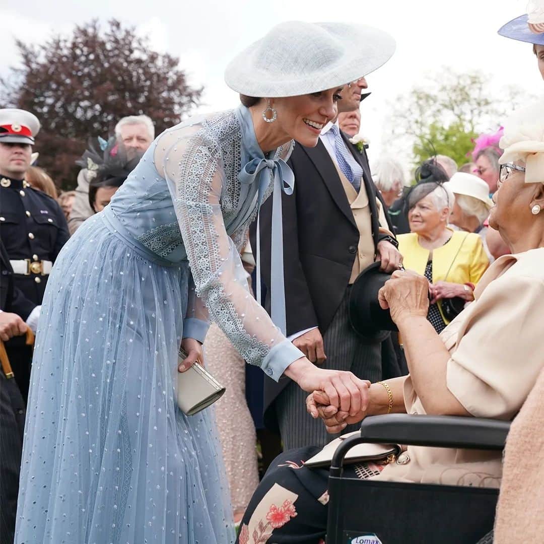 ロイヤル・ファミリーのインスタグラム：「8️⃣0️⃣0️⃣0️⃣ guests were welcomed to Buckingham Palace today for the second of the annual Garden Parties.  Guests are invited in recognition of their public service, charity work, or for making a positive impact in their community.  Hosted on behalf of The King by The Prince of Wales, His Royal Highness was joined by The Princess of Wales, The Duke and Duchess of Edinburgh, The Princess Royal and The Duke and Duchess of Gloucester.」