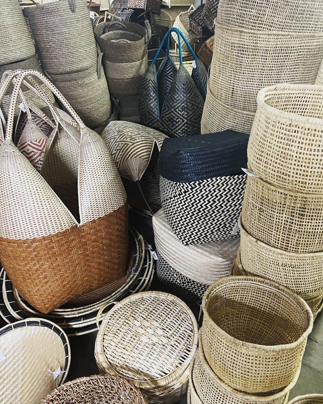 タリアナ・バルガスのインスタグラム：「Cali, trabajar para ti es una bendición. Soñar con unir la industria de la Moda, cambiar las narrativas de ciudad y hacerte brillar ante el mundo me llena el alma, mi Cali amada ¡Gracias por darme esta oportunidad! LAFS Tour en Cali @latinamericanfashionsummit junto a @vistetedecolombia y la Cámara de comercio, faltan pocos días.. Se enamorarán, Gracias a todos por la paciencia 🫶🏻」