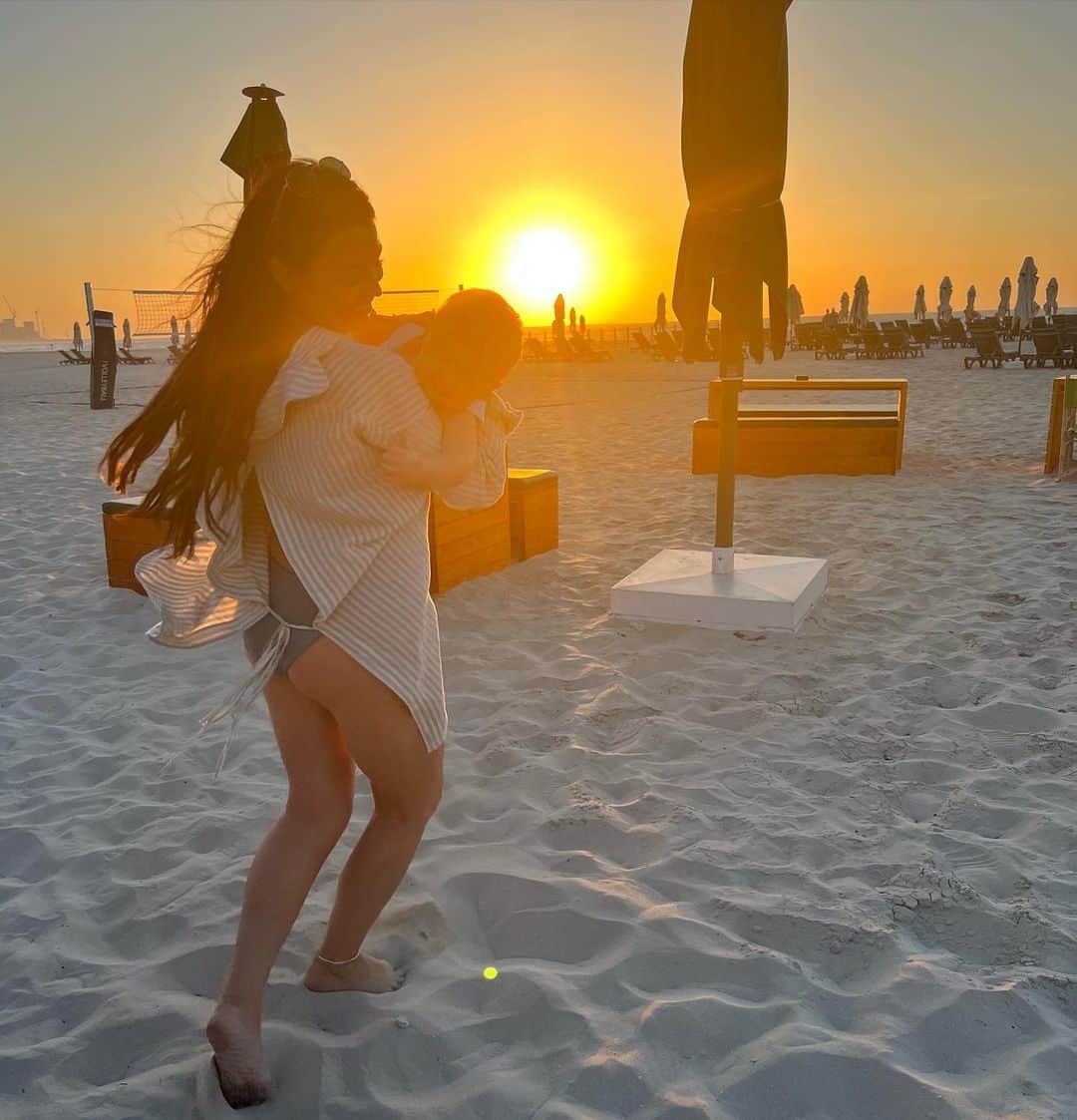 Jessica Wrightさんのインスタグラム写真 - (Jessica WrightInstagram)「A magical time with my people in the most beautiful place 🩶  @rixospremiumsaadiyat」5月10日 3時08分 - jesswright77