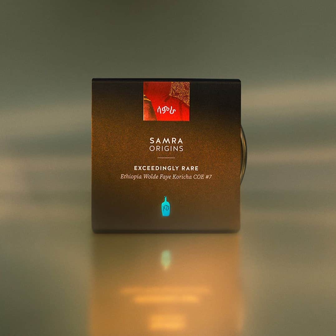 Blue Bottle Coffeeのインスタグラム：「Our first Samra Origins release with @theweeknd is available now.   Sourced from producer Wolde Faye Koricha, this Exceedingly Rare coffee is natural processed—a method invented in Ethiopia centuries ago to make the first-ever coffee. Its wild fruit notes and budding florals are a trademark of the region, making this an exemplary introduction to exquisite Ethiopian coffee.  We’re proud to showcase Wolde Faye Koricha’s enchanting coffee as our inaugural Samra Origins offering celebrating Ethiopian culture and coffee excellence. Head to the link in bio to order yours.」