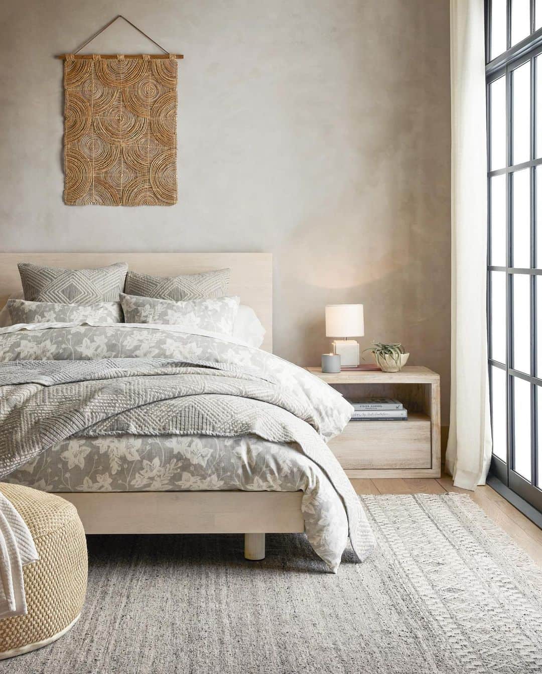 エイヨシャ・カレーさんのインスタグラム写真 - (エイヨシャ・カレーInstagram)「Have you shopped our exclusive @sweetjuly x @potterybarn collection yet? So many gorgeous pieces to shop for the bedroom, bathroom and for outdoor entertaining. 😍😍 Enter for a chance to win your own curated collection of our entertaining pieces. Visit the link in my bio to enter!」5月10日 3時30分 - ayeshacurry