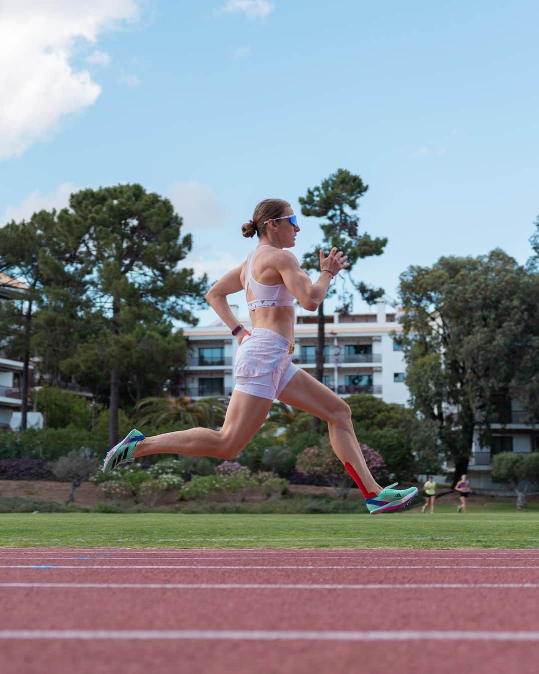 Amandine BROSSIERのインスタグラム：「On entame le deuxième et ultime tour de piste de ce stage au Portugal 🇵🇹  C’est parti ⚡️   📷 @creatrice.digitale   #stage #albufeira #portugal #travail #athletisme #sprint」