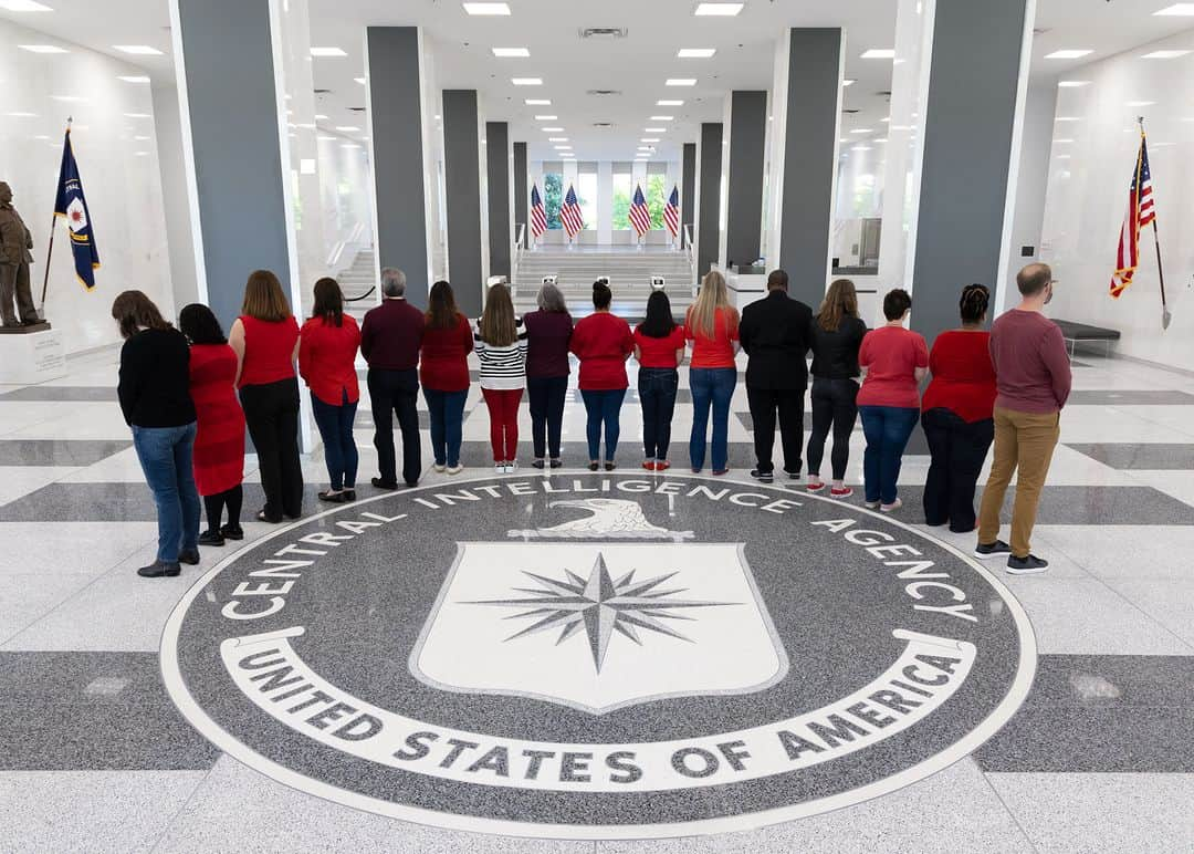 CIAさんのインスタグラム写真 - (CIAInstagram)「Last week, in observation of the National Missing and Murdered Indigenous Persons Day of Awareness, #CIA officers wore red. Often hidden from national attention, Native American communities face disproportionately high levels of violence across the United States, and thousands of cases of missing and murdered American Indigenous people remain unsolved.    Join us in honoring the victims, supporting their families, and heightening awareness of this ongoing issue.」5月10日 3時41分 - cia