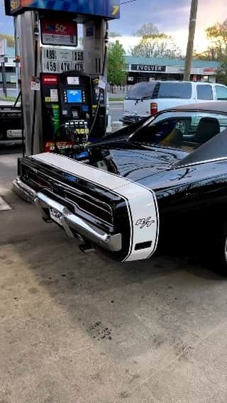 Classics Dailyのインスタグラム：「'69 Dodge Charger! Credit @blown69charger  _ #Classic #classics #Classiccar #classiccars #americanmuscle #Musclecar #Musclecars #car #classicsdaily #dodge #charger」