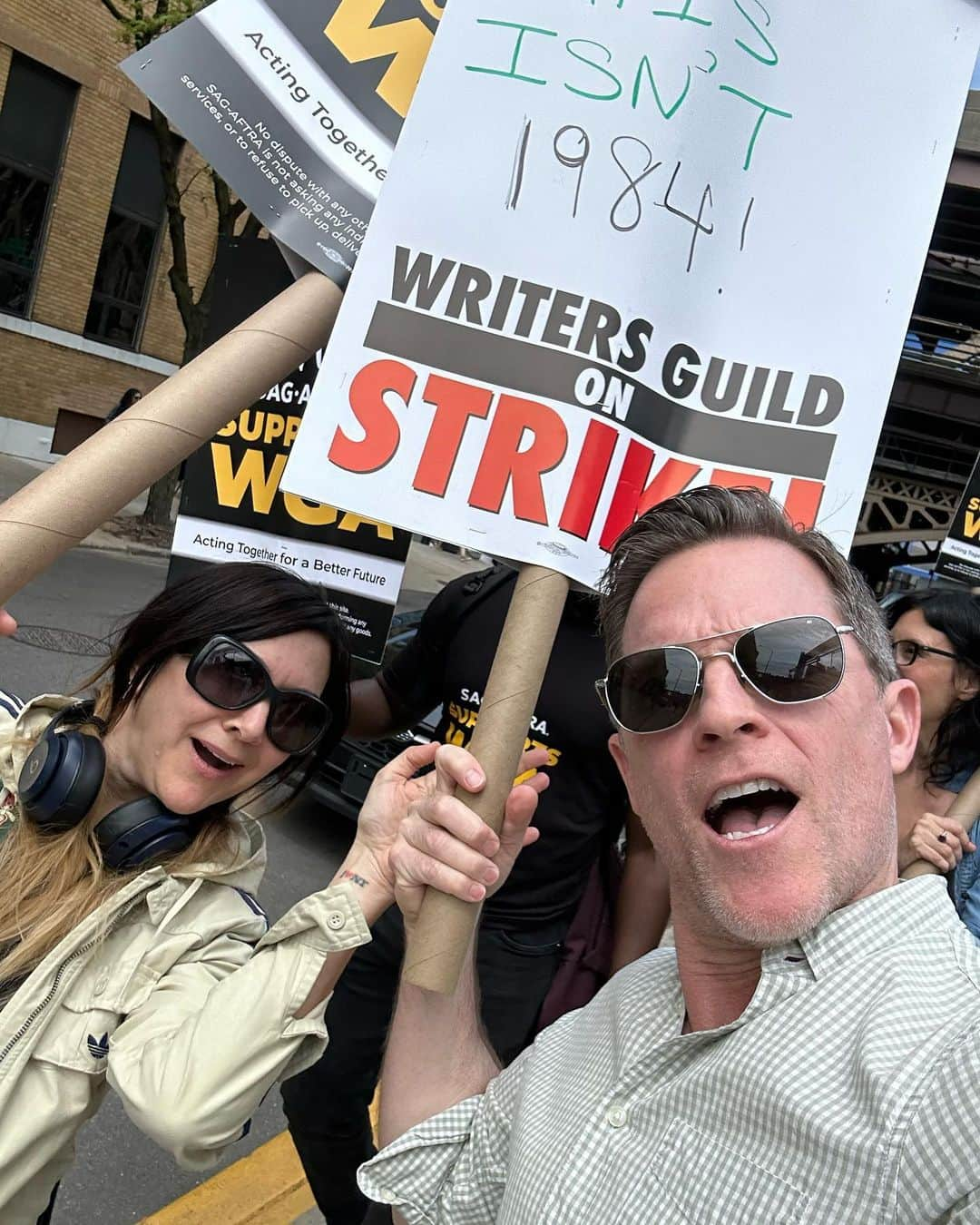 マイケル・ドイルのインスタグラム：「Proud @writersguildwest and @sagaftra UNION member on STRIKE! @wgawest @wgaeast」