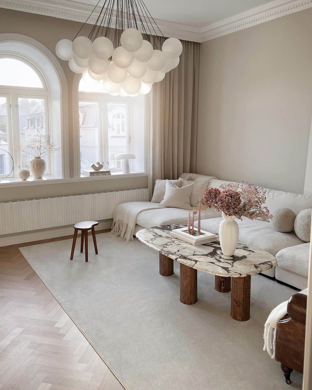 Anna Nyströmのインスタグラム：「Spring light at home 🌸」