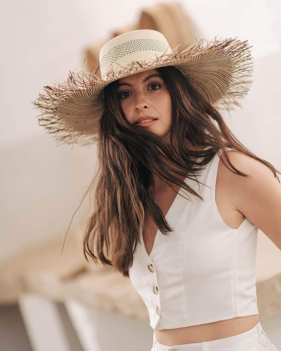 タリアナ・バルガスのインスタグラム：「Mama hay solo una! Que look le gustaría más? 1,2,3,4,5? Todo Moda local @modaexito」