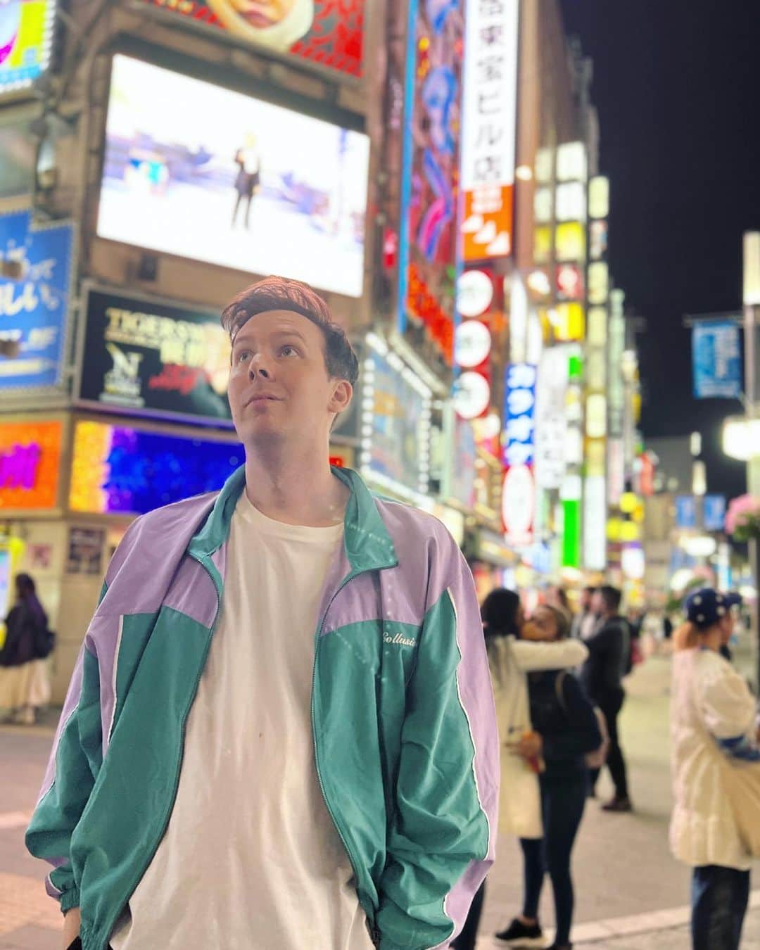 フィル・レスターさんのインスタグラム写真 - (フィル・レスターInstagram)「Your dads had a dank holiday in Japan thanks   please pretend there is an amazing view of mt Fuji behind that cloud🗻」5月10日 4時30分 - amazingphil