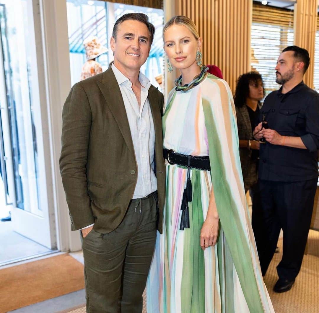 カロリナ・クルコヴァのインスタグラム：「A lovely night out on the town... #savoirfaire」
