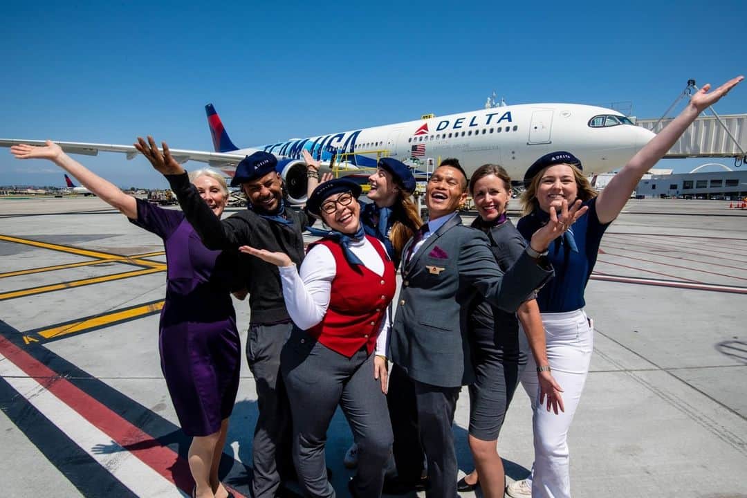 デルタ航空のインスタグラム：「We’re bringing you more ways to see @teamusa!  Our LAX-CDG route is back. Who’s ready for the Paris Games?」