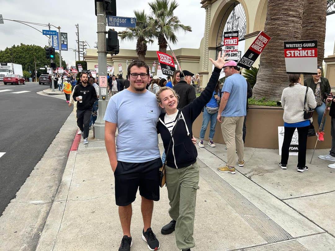 ブリット・ロバートソンのインスタグラム：「Brought my brother out to support our writers at The Rookieverse and so many more of my favorite friends. Love you all at the WGA. Literally don’t know what to say without you」