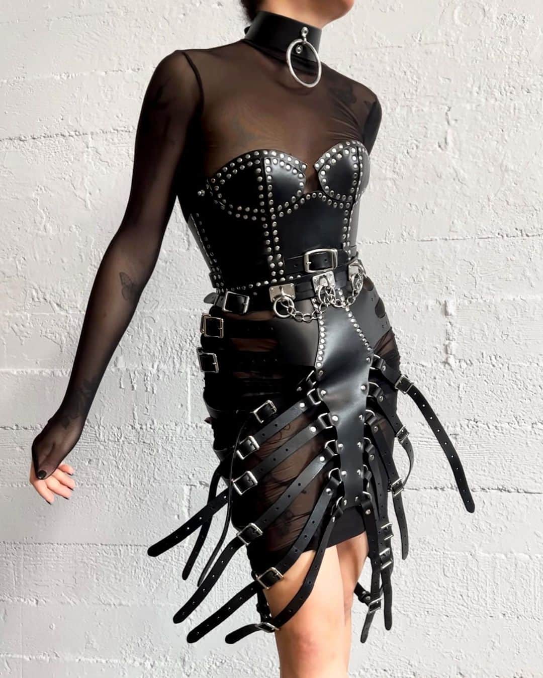 ZANA BAYNEのインスタグラム：「Constraint & release 🌹   Oversized O-Ring Choker, Rita Belted Bustier, Choker Belt (1.5”), and Venus Harness Skirt - Made to order in Los Angeles, available exclusively online 🌹」
