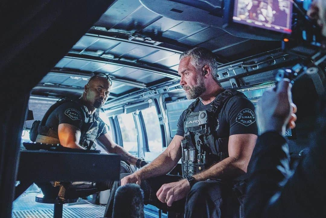 シェマー・ムーアさんのインスタグラム写真 - (シェマー・ムーアInstagram)「Ayyeee!! Get ready for an ALL NEW @swatcbs this FRIDAY 👊🏽🔥💯」5月10日 5時04分 - shemarfmoore