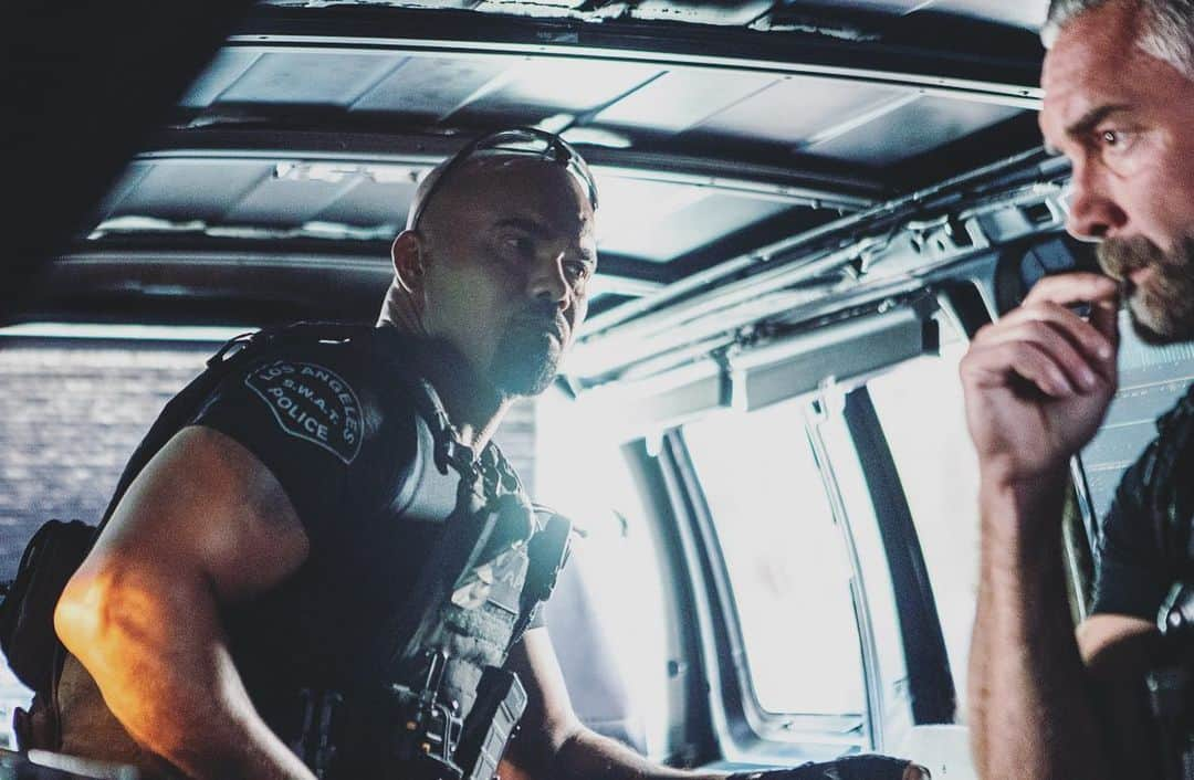 シェマー・ムーアさんのインスタグラム写真 - (シェマー・ムーアInstagram)「Ayyeee!! Get ready for an ALL NEW @swatcbs this FRIDAY 👊🏽🔥💯」5月10日 5時04分 - shemarfmoore