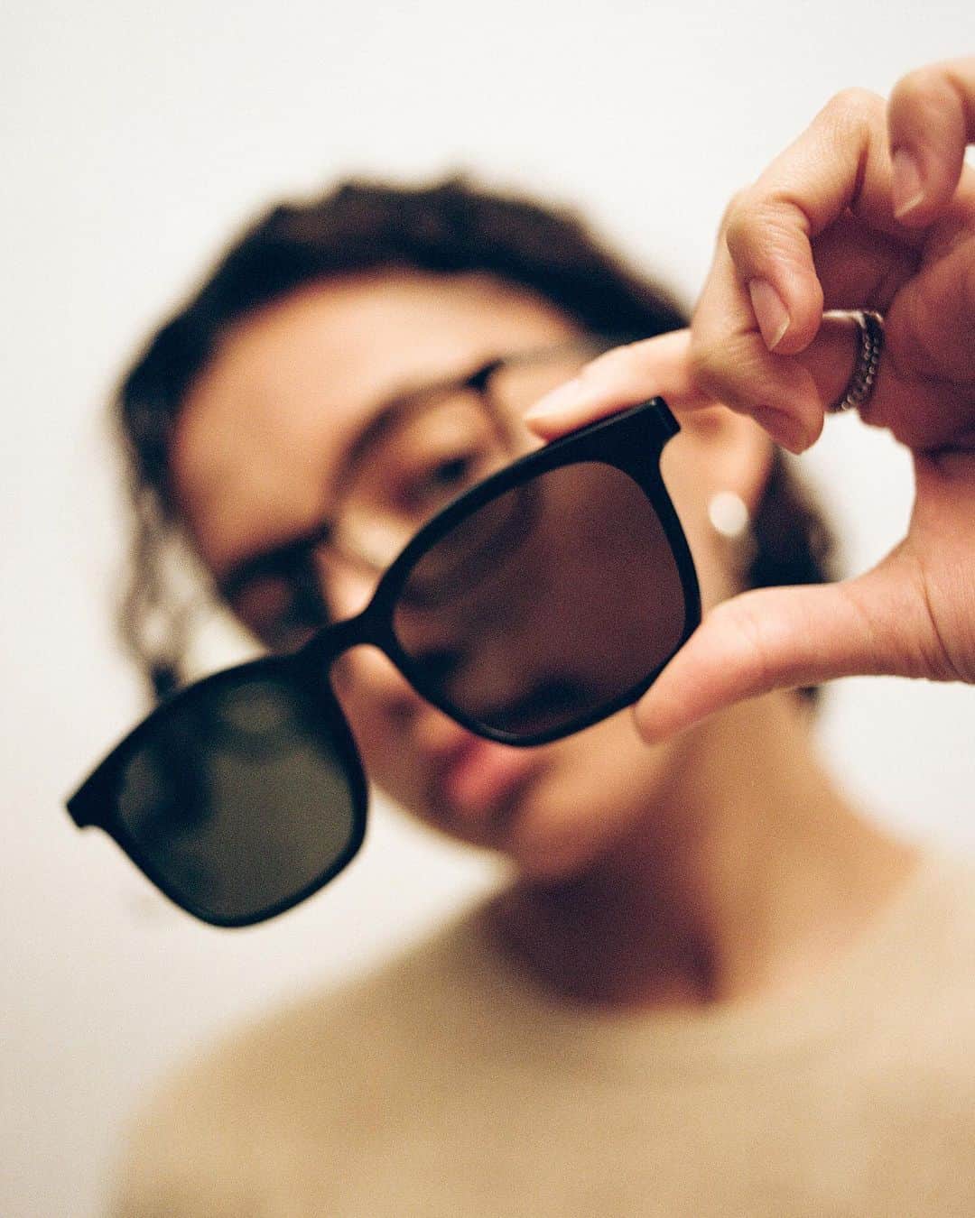 JINSさんのインスタグラム写真 - (JINSInstagram)「An exciting new JINS SWITCH line is coming soon.  Photography: @phojoh Stylist: @sachi.e________  HMU: @tomoyomakeup Talent: @moderndayconfucius @gabriellecalle  Thank you: @xyneagency @dreamlandagency @candystudionyc @mobilesuitsam @alx.hopkins @instacamfield」5月10日 9時00分 - jins.usa