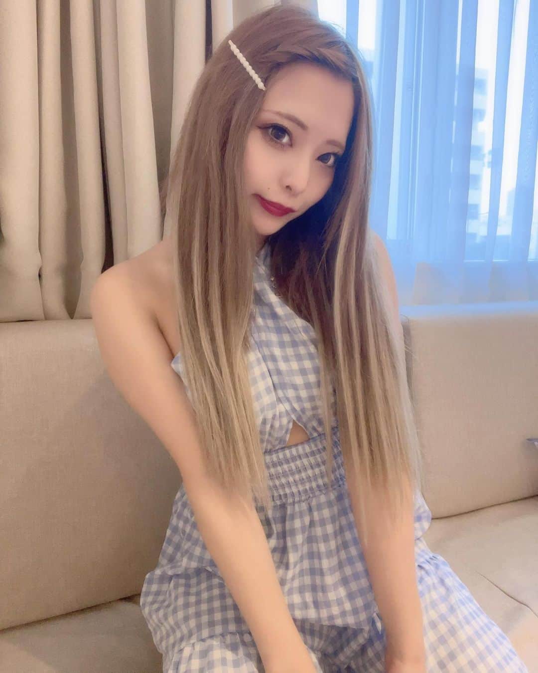 のインスタグラム：「💙💖💙💖💙 : : : この服かわちい 🥹💓  #バーレスク大阪 #バーレスク東京 #バーレスク大阪ありえ #北新地 #インスタ映え #ホスト  #韓国メイク  #童顔女子  #実物とは異なります  #TIKA  #burlesqueosaka  #burlesquetokyo  #TikTok」