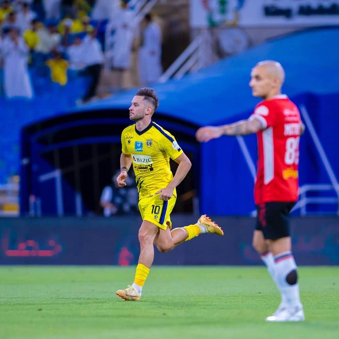 アルバロ・メドランのインスタグラム：「Amazing win tonight … one more 💛😮‍💨🐺 @altaawounfc  Good job everyone 💪🏼💪🏼」
