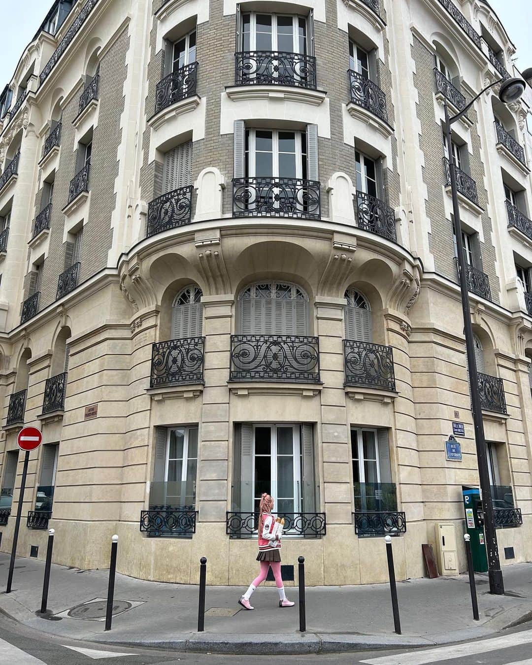 NMIXXさんのインスタグラム写真 - (NMIXXInstagram)「Come romanticise Paris with me 🥖 #MIXXPEDIA #PICK_PARIS #NMIXX #엔믹스 #LILY #릴리」5月10日 6時13分 - nmixx_official