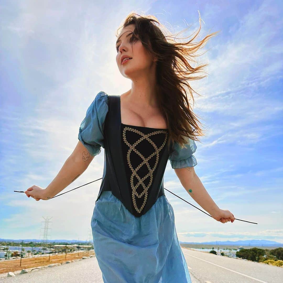 サミー・ハンラティのインスタグラム：「Lived in a fairytale for a day✨」