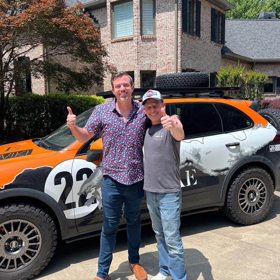 スティーブのインスタグラム：「I haven’t gotten together with Mr @vinwiki @edbolian in a few years so I had a few stories I knew he’d want to hear. Stay tuned to VINWIKI for some cool upcoming episodes.  今日はアメリカの有名なユーチューバーに会ってきた　楽しい一日だった❣️」