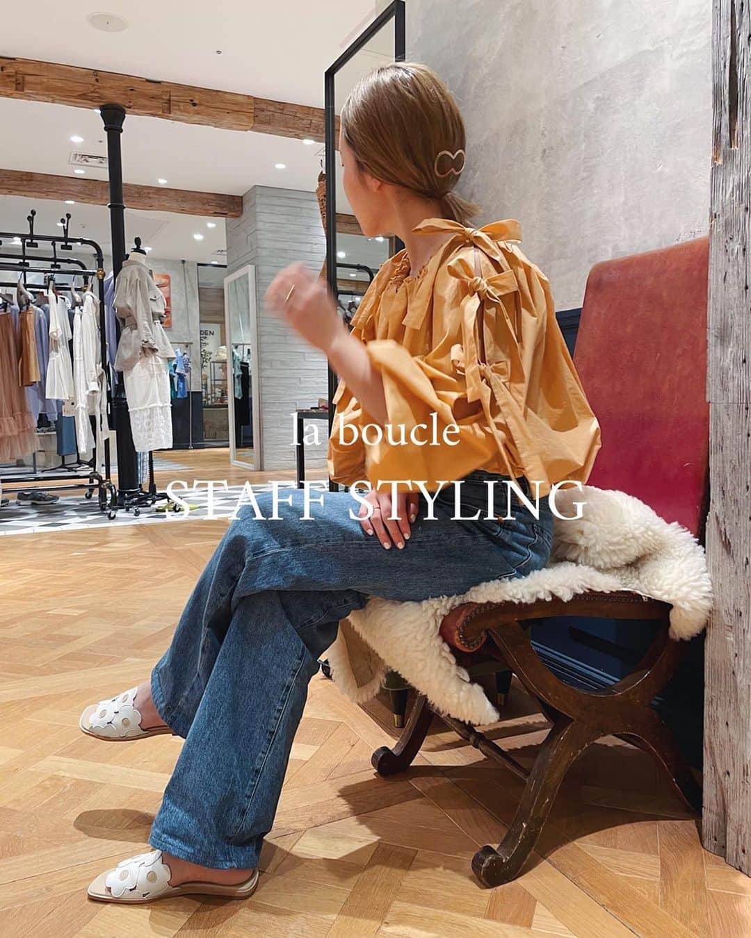 のインスタグラム：「〈la boucle STAFF STYLING〉 staff HAMADA この春のリアルバイアイテムと着こなしをご紹介。  styling,1 --------------------------- ・トリプルリボンブラウス 　¥22,000 intax  リボンのついたブラウスで大人ぽく着れるブラウスにきゅんとしました🧡 裾にゴムが入っているので低身長でもバランスが取れるところもお気に入りポイントです! デニム以外にもタイトスカートを合わせたりコーディネートを楽しんでいます。  styling,2 ---------------------------  ・刺繍オーガンジーコクーンスカート 　¥46,200 intax  インドレースに一目惚れでした🧡 コクーンシルエットのスカートも今年1枚ほしいと思っていたアイテムでした。 これから夏に向けてノースリーブと合わせて着たいです🍉  styling,3 --------------------------- 　ライトデニムブルゾン 　¥26,400 intax  トレンドのデニム×デニムに挑戦したく デニムブルゾンを購入しました💙 軽い素材のライトデニムなので着やすいです。  #laboucle_staff#laboucle_staffstyling#ienalaboucle#iena#イエナ#イエナラブークル#ienalaboucle_23ss」