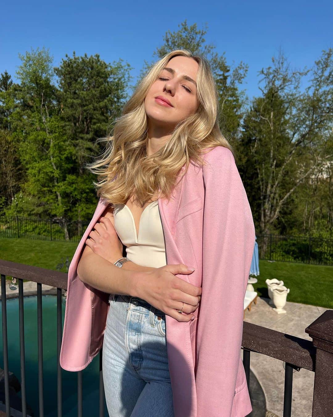 クロエ・ルーカジアックのインスタグラム：「That post-semester glow」