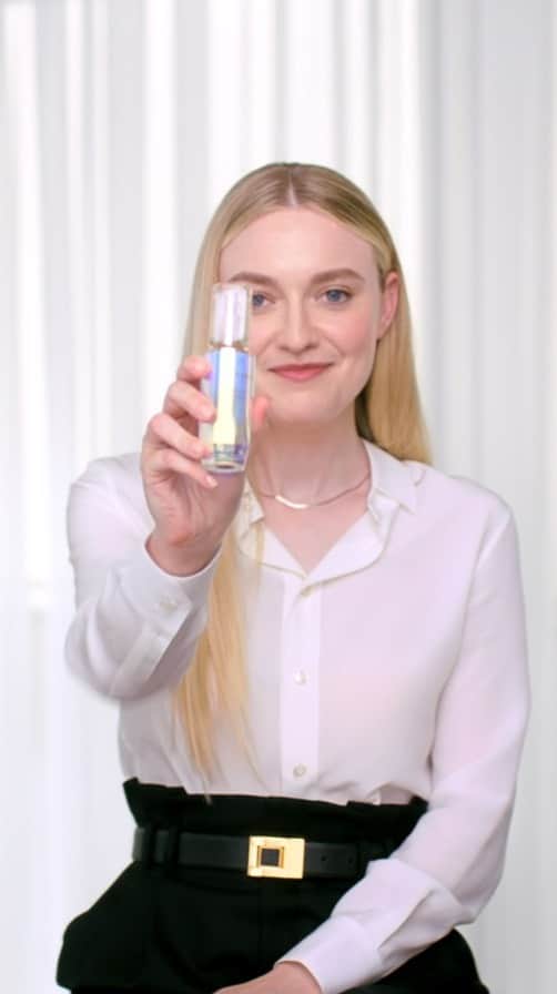 ダコタ・ファニングのインスタグラム：「Thank you, @cledepeaubeaute for supporting girls through the sale of The Serum #UNICEF #KeyToABetterWorld #CPBCollective」