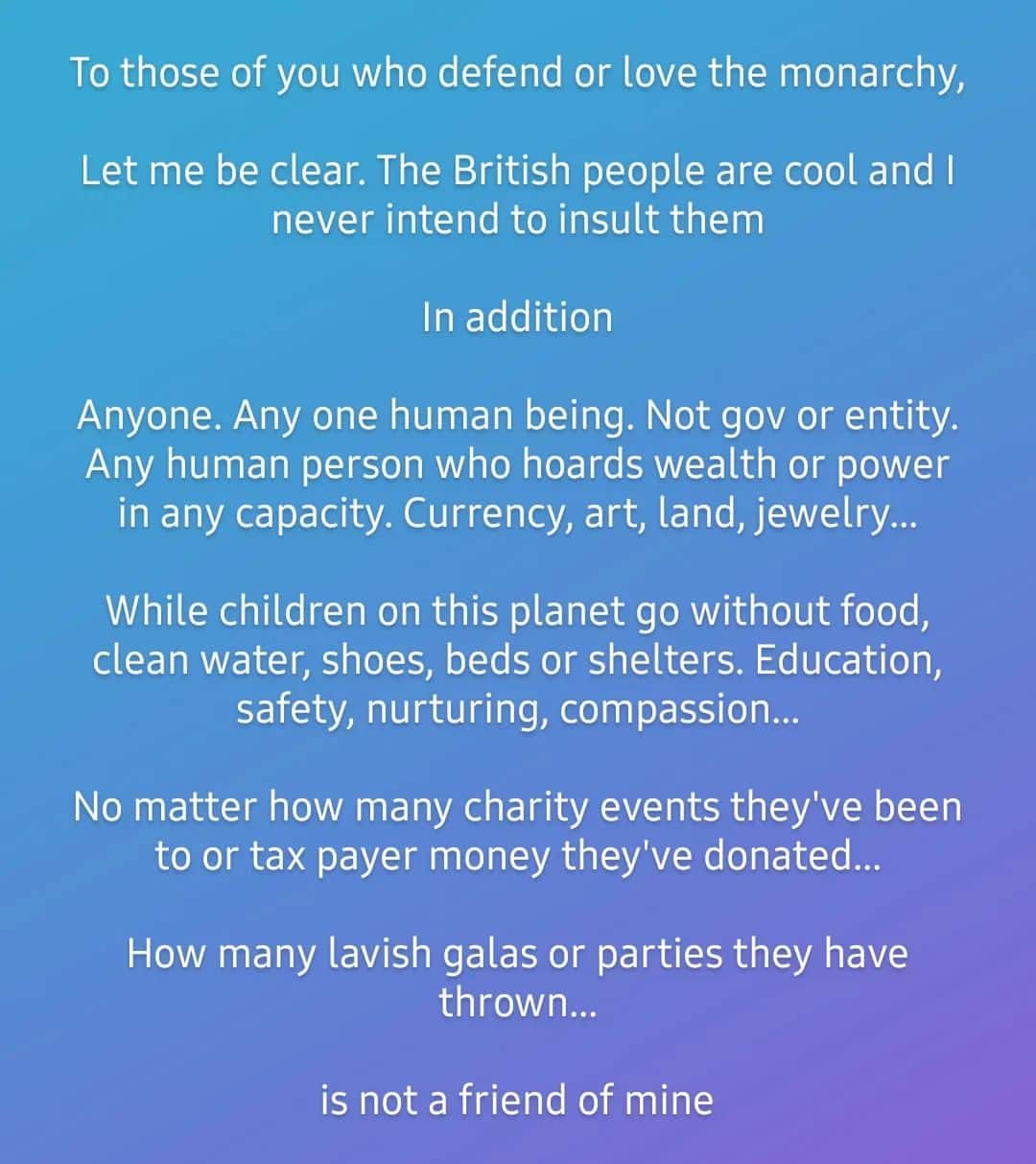 エマ・デュモンのインスタグラム：「Period 🇬🇧 🤍 🇺🇸  I get it. They bring in tourism cash. Understood. But do not tell me they couldn't do more」
