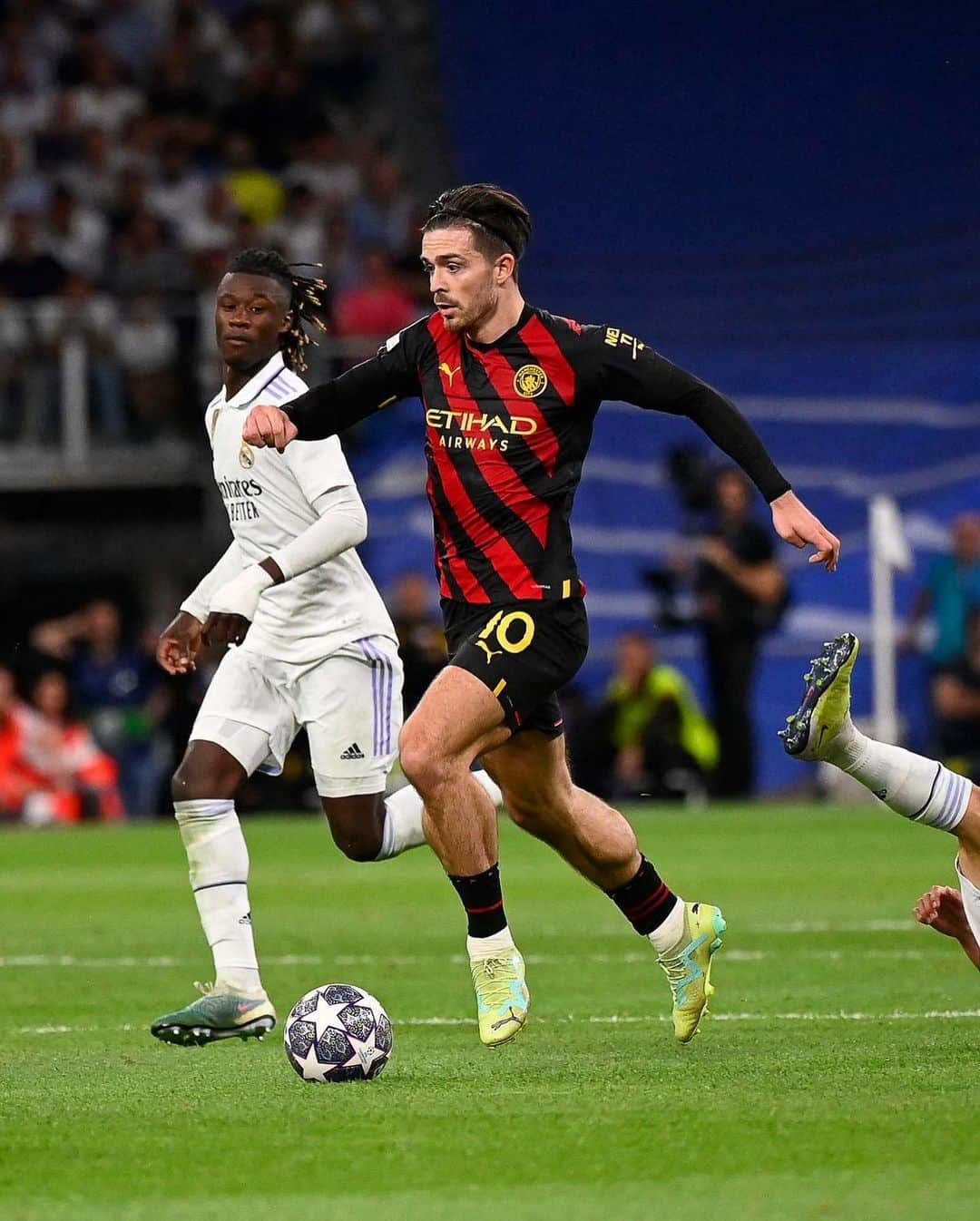 ジャック・グリーリッシュのインスタグラム：「Great team spirit to come back at a tough place to go. Loved tonight 💙 rest and recover and get ready for Sunday! Away fans top class as usual 😍🫶🏻」