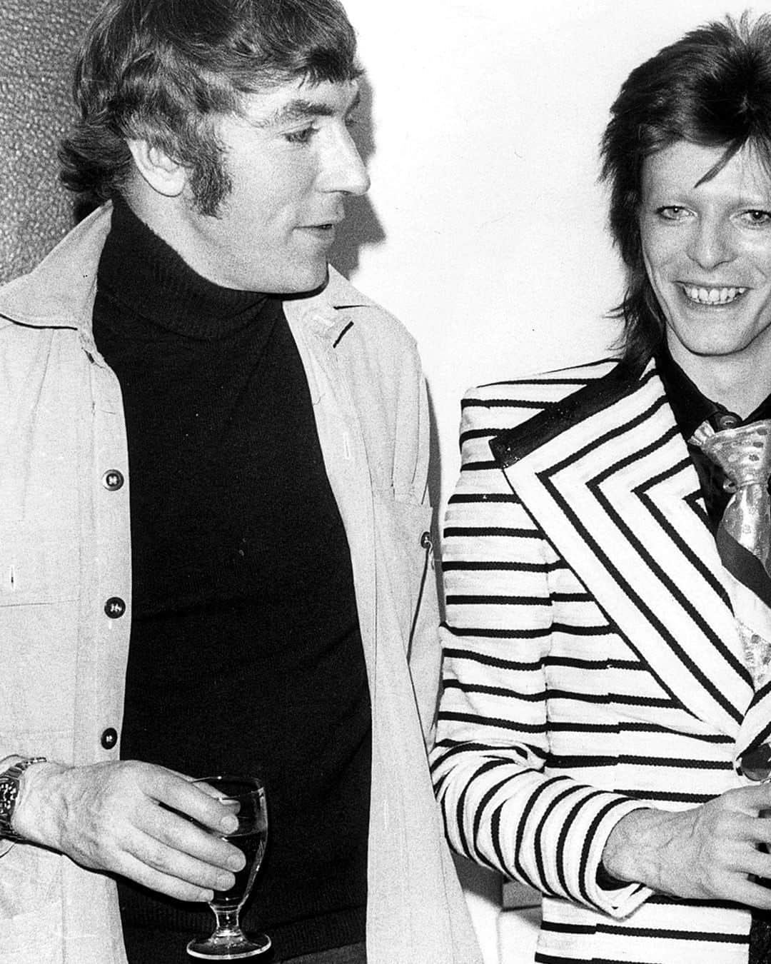デヴィッド・ボウイさんのインスタグラム写真 - (デヴィッド・ボウイInstagram)「BOWIE MEETS PETE AND DUD 50 YEARS AGO TONIGHT  “They pulled in just behind the fridge...” *  This image of an amused David Bowie was taken fifty years ago this evening, when he met up with Peter Cook and Dudley Moore following the duo's Behind The Fridge presentation at London’s Cambridge Theatre on 9th May, 1973.  Bowie was a big fan of the pair and had been for some time, years later he would slip into character with Brian Eno on occasion, as remembered by Brian on David’s passing in 2016: “David’s death came as a complete surprise, as did nearly everything else about him. I feel a huge gap now. We knew each other for over 40 years, in a friendship that was always tinged by echoes of Pete and Dud.”  In 1971 David had asked Moore if he would play piano on Hunky Dory, it wasn’t to be. However, Bowie managed to sneak the title of the Pete and Dud show into the lyric of Young Americans, as quoted above.  Oh, to have been a fly on the wall during that backstage meeting. Captions suggesting just what Mr Cook had uttered to make Bowie smile so, are encouraged in the comments section.  * The lyric really is fridge, not, as is often misheard, bridge. This fact was confirmed by Bowie himself.   #BowiePeteDud」5月10日 7時28分 - davidbowie