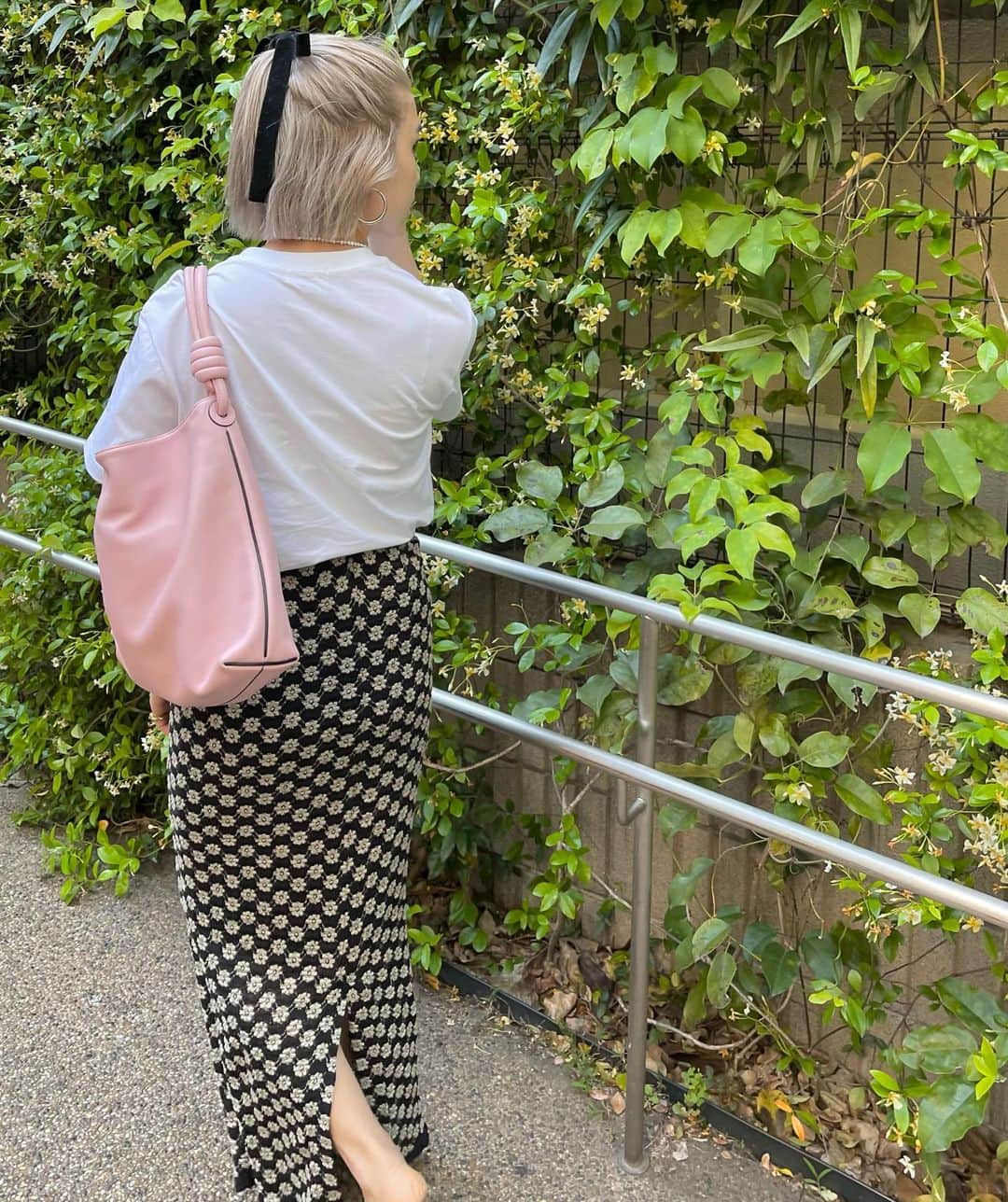 中谷愛のインスタグラム：「LOEWEのpinkがお気に入り👛🎀」