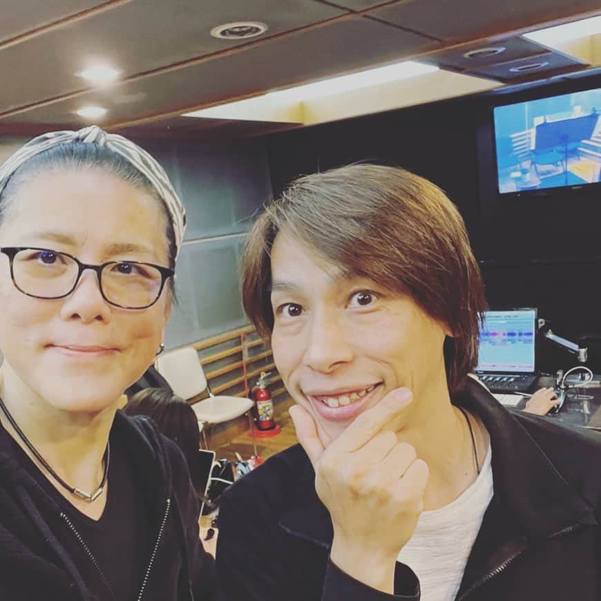 谷本貴義のインスタグラム：「NoBさんとREC。 NoBさんの作品に関わることができ、こうしてお会いして一緒に制作を進めていくことができ本当にうれしい。ここまでの道のりがとっても長かったけど、あと残すところミックス作業だけ♪ 仕上がりお楽しみに！  #NoB #谷本貴義」