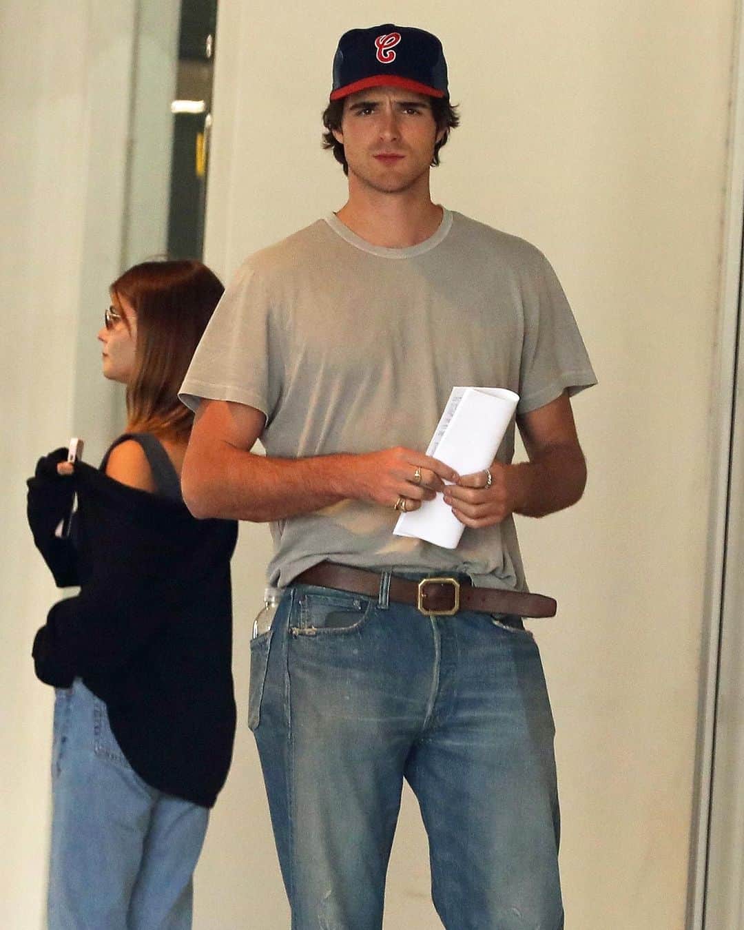 Just Jaredさんのインスタグラム写真 - (Just JaredInstagram)「Jacob Elordi and Olivia Jade haven't been spotted together in months, but it looks like they are still going strong as a couple in this new sighting from Monday. We have lots of new pics at JustJared.com! #JacobElordi #OliviaJade Photos: Backgrid」5月10日 7時52分 - justjared